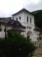 La Manastirea Lainici 03